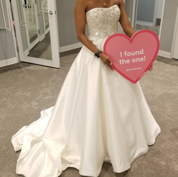 Wedding dress size 6 - Picture 2 of 6